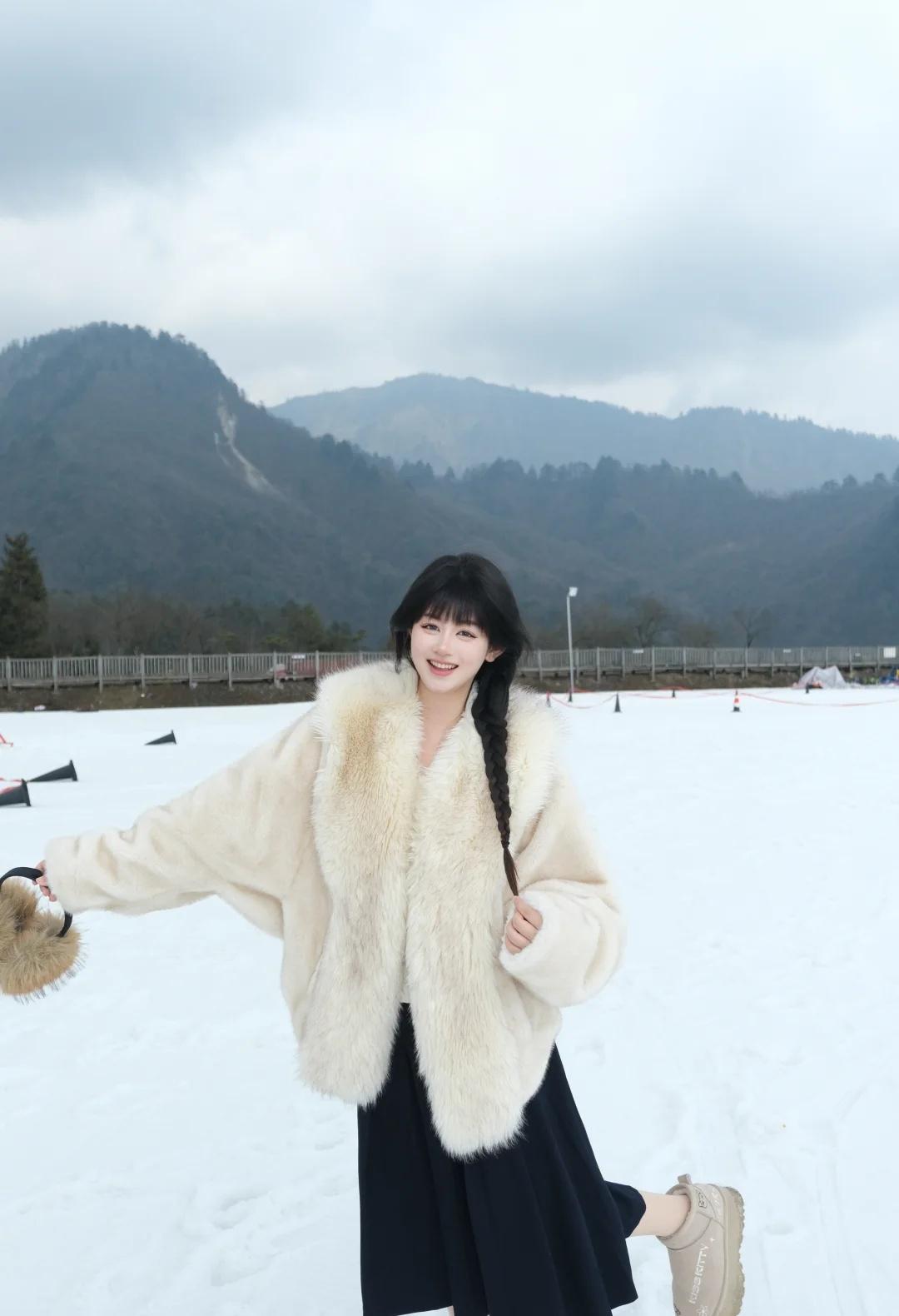 成都周边徒步～西岭雪山一日游
成都打工人周末出逃！
不去人挤人～
去西岭雪山玩雪