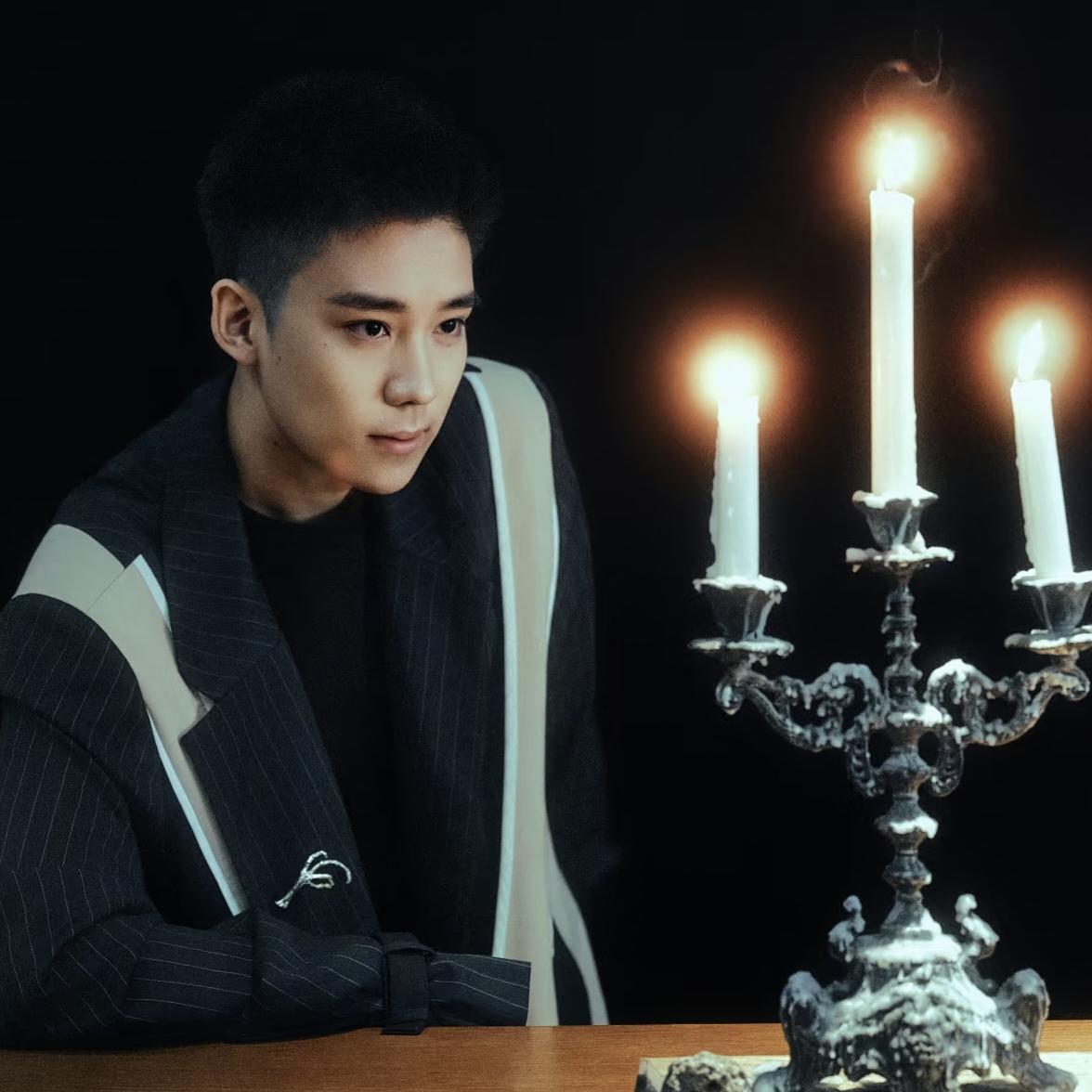 原来离婚后，
跟爸爸还是跟妈妈，真的不一样！
2岁的许何跟了爸爸，7岁有了后妈，