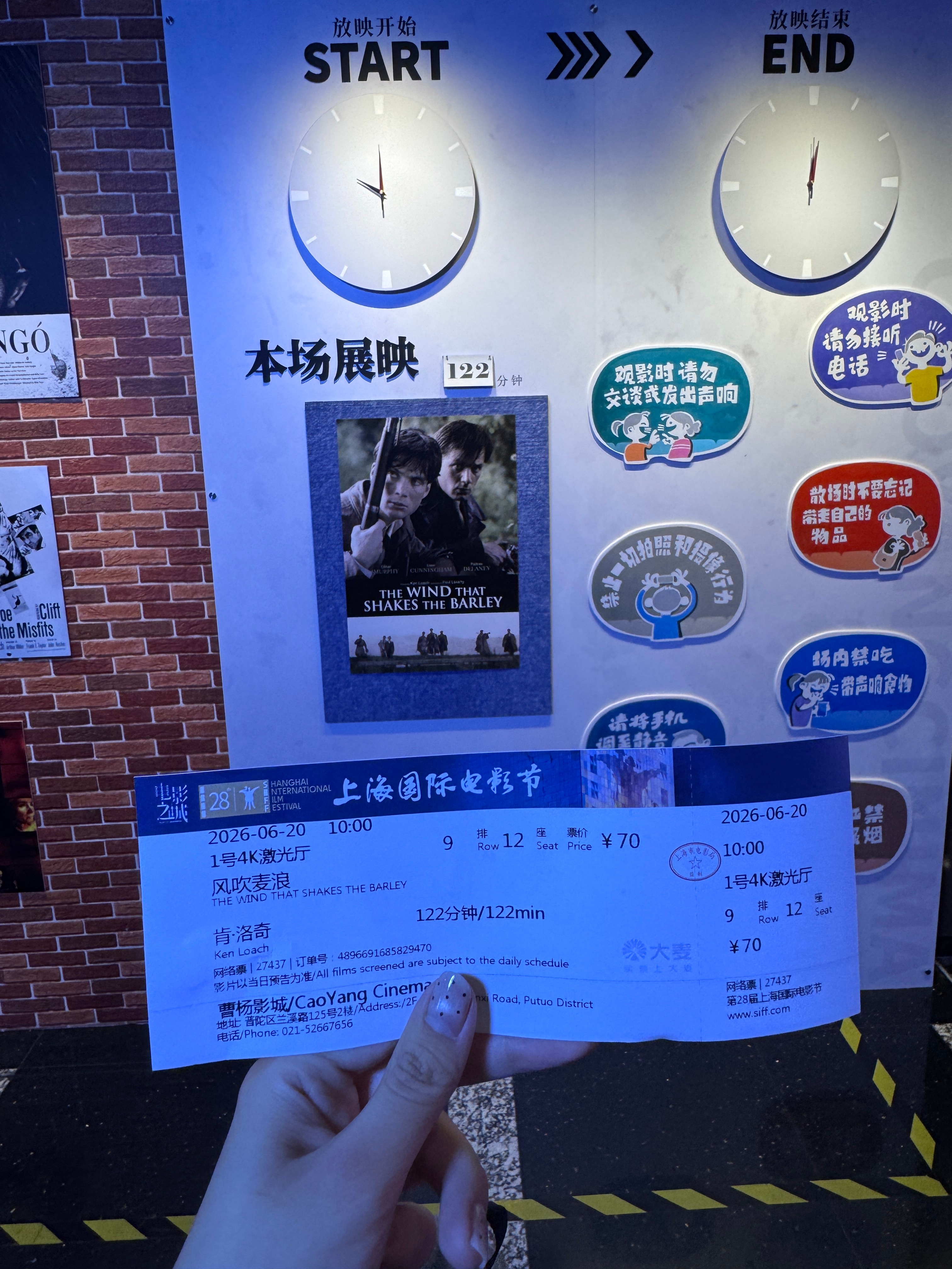 就这样抱着我的腰靠走来走去