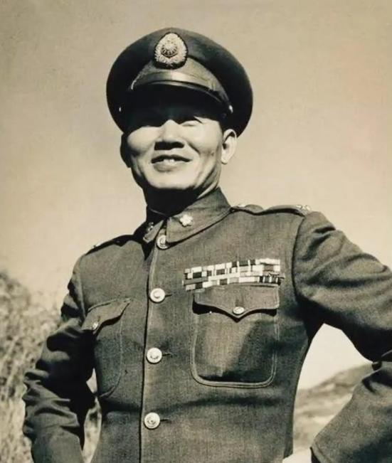 1950年，孙立人和秘书黄正就快要捅破那层窗户纸，抱得美人归了，但蒋经国知道后竟