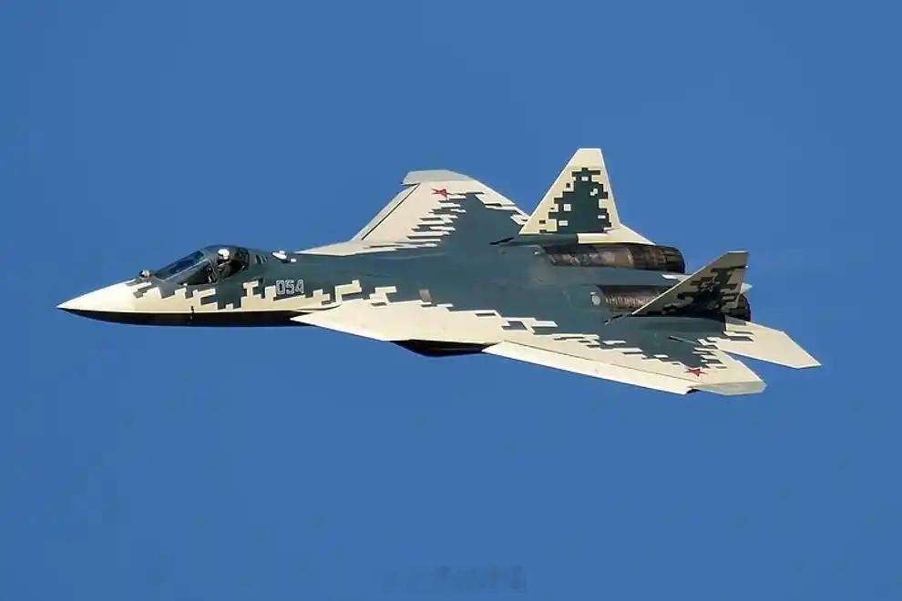 乌媒8月4日消息，莫斯科曾提议向印度提供 Su-57E 战斗机，并授权其在国内生