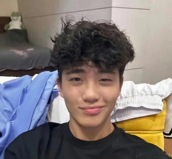 曹格儿子唱了背叛这就是基因吗我说！曹格儿子翻唱了曹格的《背叛》！曹格儿子翻唱曹格