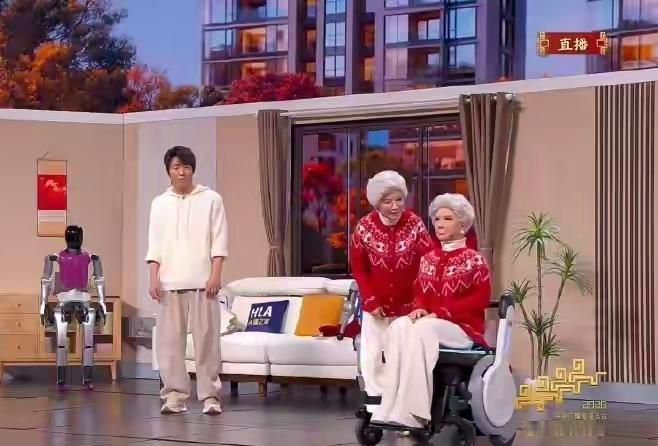 除夕夜，央视春晚如约登场，节目单给出了意料之外的三点变化。

蔡明亮相，而且出现