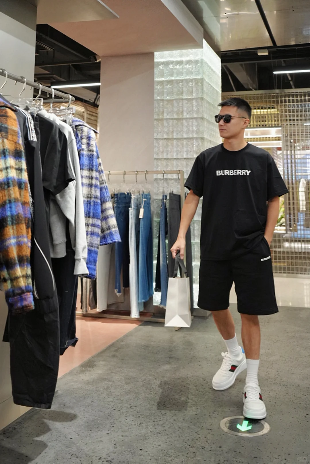 Burberry衣服打完折1k...我震惊了