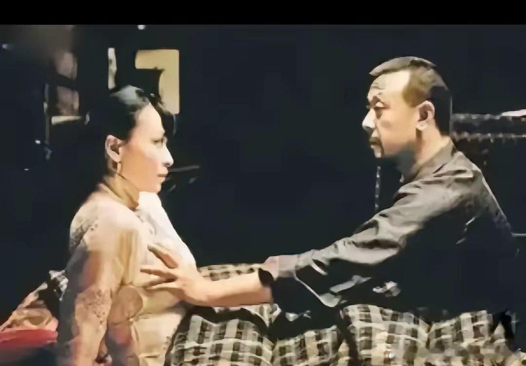 我的天呐……女演员的牺牲真的太大了这真的是借着拍电影耍流氓啊，真不明白电影为啥要