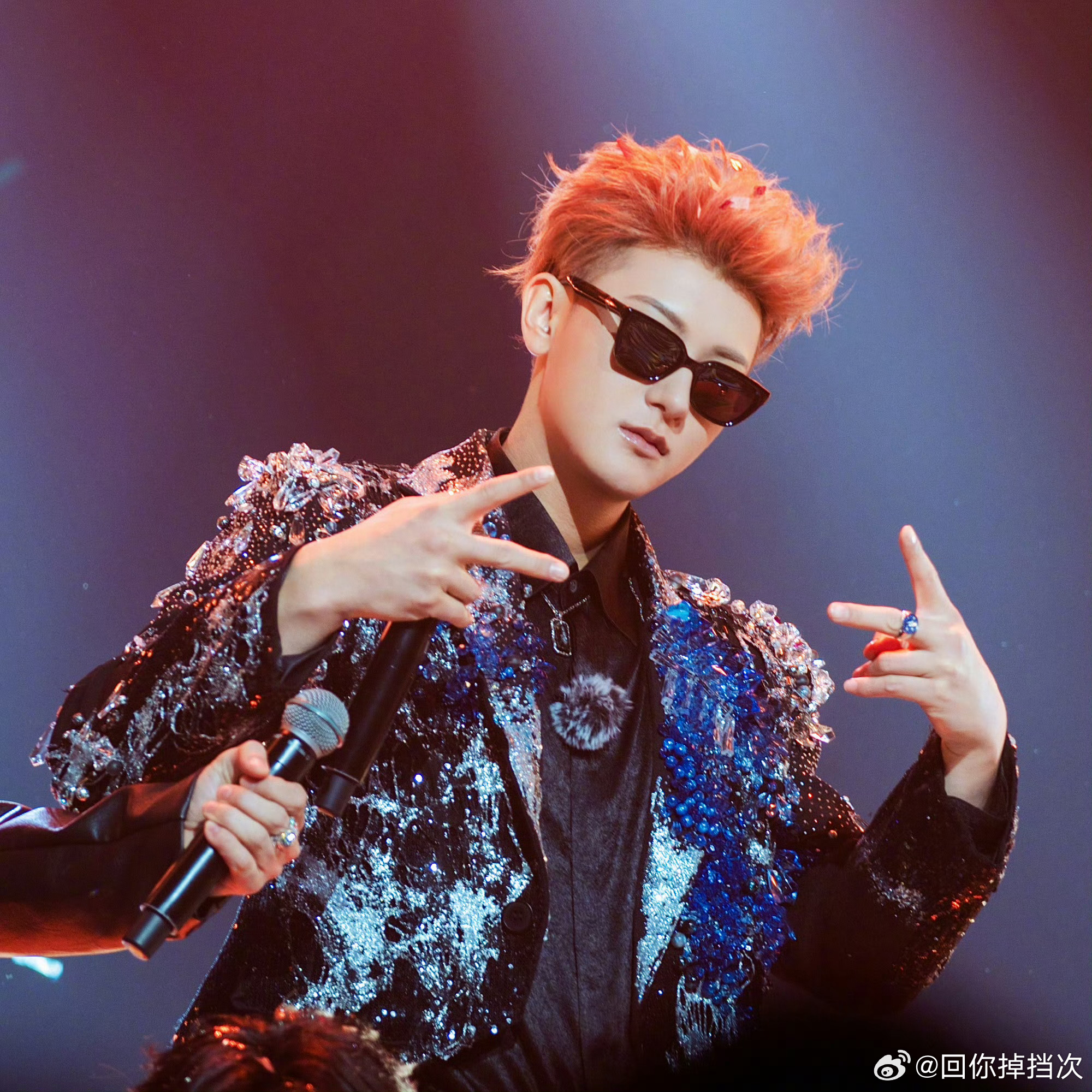 黄子韬因为减肥后脑勺秃了怪不得嘞，原来是减肥减的啊，他跟以前比差别挺大的，不过现