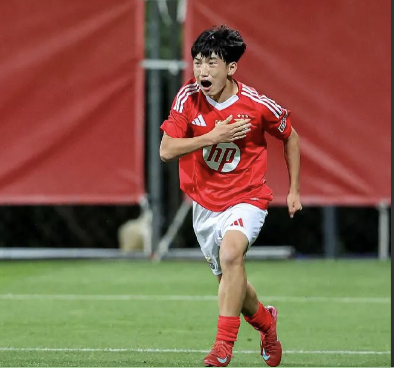 据博主葡萄牙全国U15甲级联赛(1)争冠组第17轮，本菲卡客场1比1战平吉马良斯