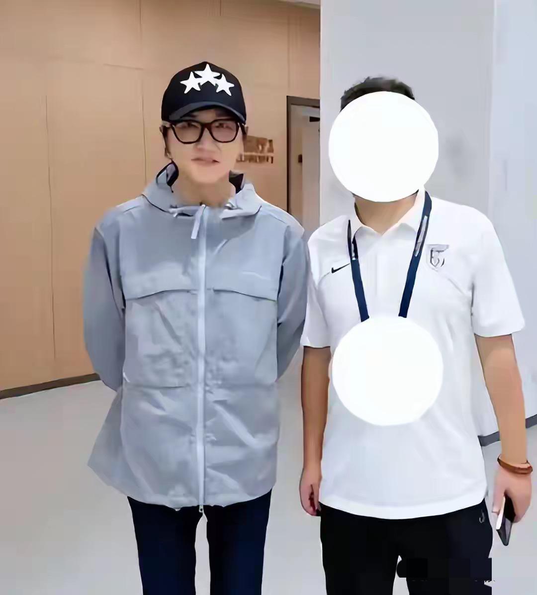孙楠这是怎么了，瘦成这个样子，简直与曾经判若两人。

最近娱乐圈似乎刮起了减肥的