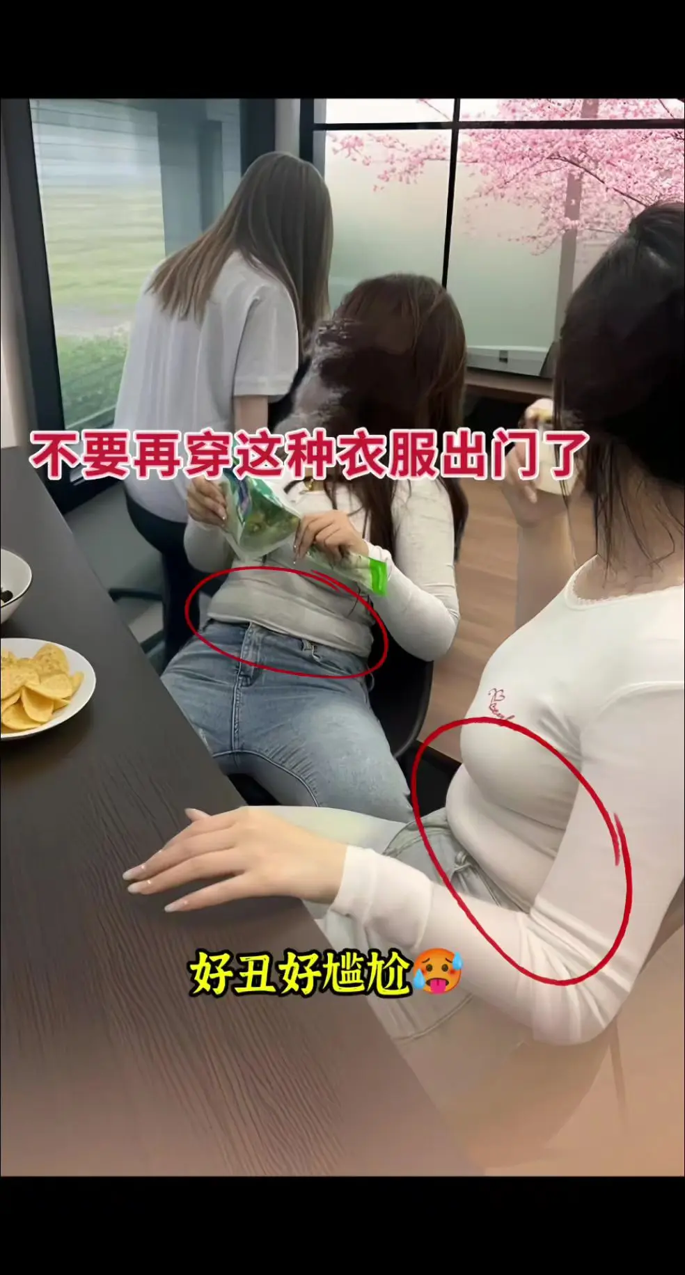 姐妹们，出门就被追着问的春日套装找到了！这件绑带西装外套，小细节巨迷人...