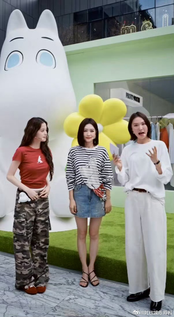 欧阳娜娜秦岚同框欧阳娜娜秦岚活动同框，两个人都好美！欧阳娜娜秦岚活动同框秦岚欧阳