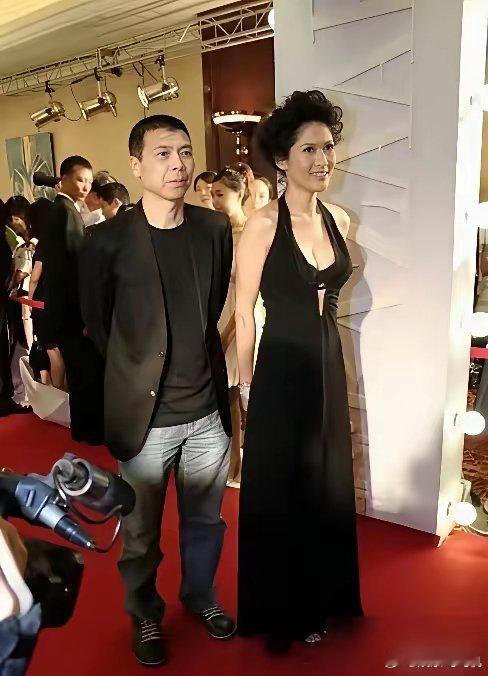 15年前，徐帆砸了沈星的豪宅。15年后，沈星还住在那套4500万的半山区房子里。