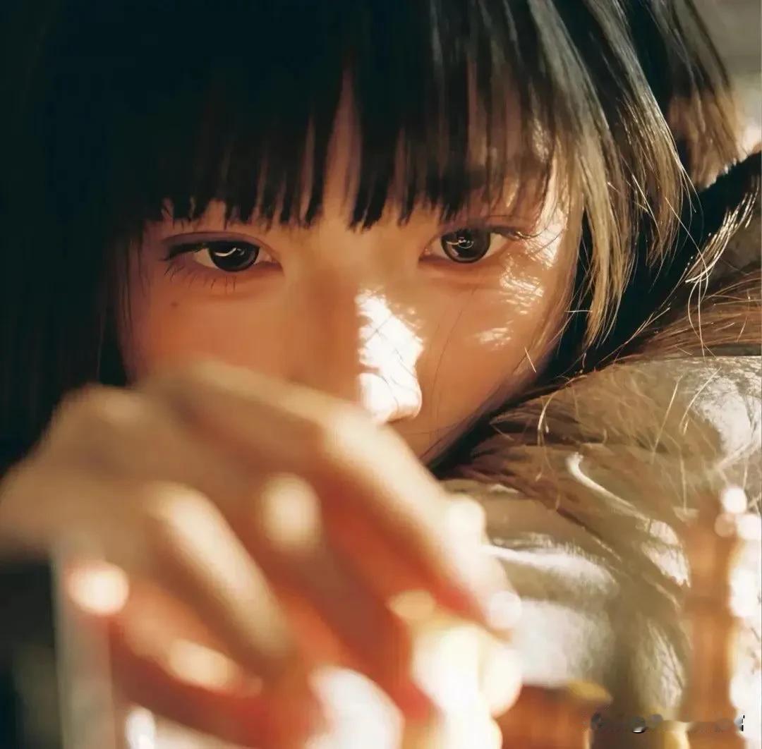 你是我的可望不可及，而我，是你的可有可无。

我把心门打开，你却闯进来，肆意践踏