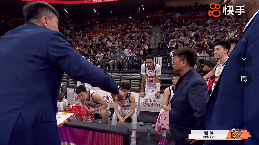 哎呀，杜锋指导把张皓嘉+杜润旺都换下去吧，救自己一命。看不下去了深圳男篮vs广东