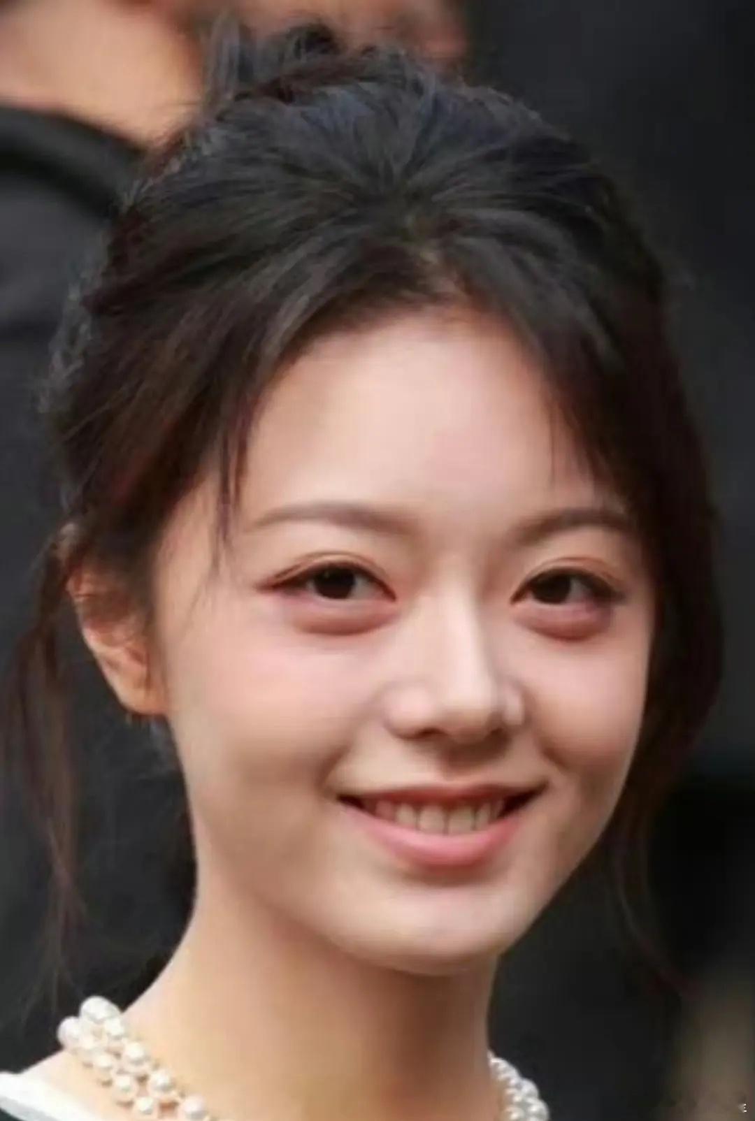 为什么赵今麦这么显老啊 ​​​