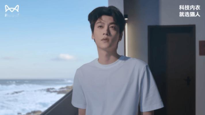 田栩宁猫人夏日清凉大片 栩光轻启共赴一夏 破晓时分海浪汹涌，田栩宁身着猫人沙棘凉