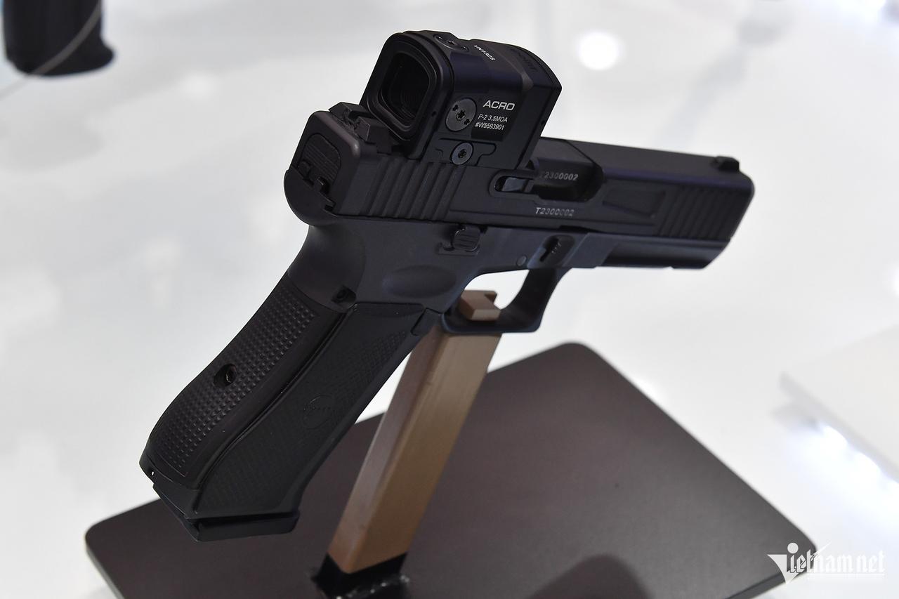 越南生产的山寨版格洛克手枪
SN19-T手枪的有效射程为50m。它重0.91公斤