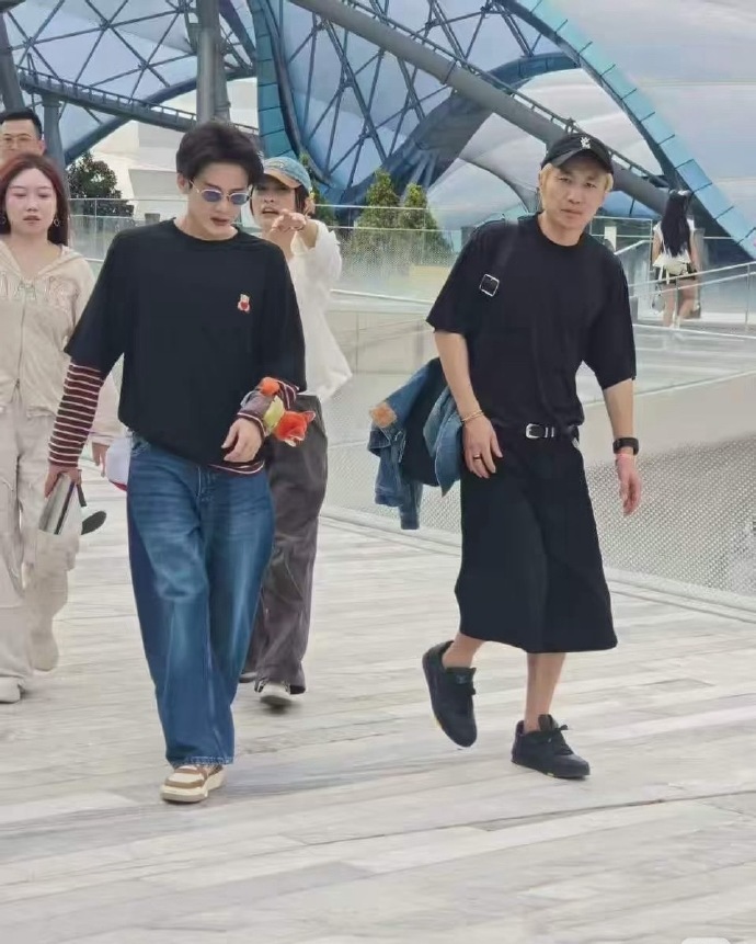 檀健次去上海迪士尼了 檀健次去上海迪士尼，王子回家啦！ ​​​