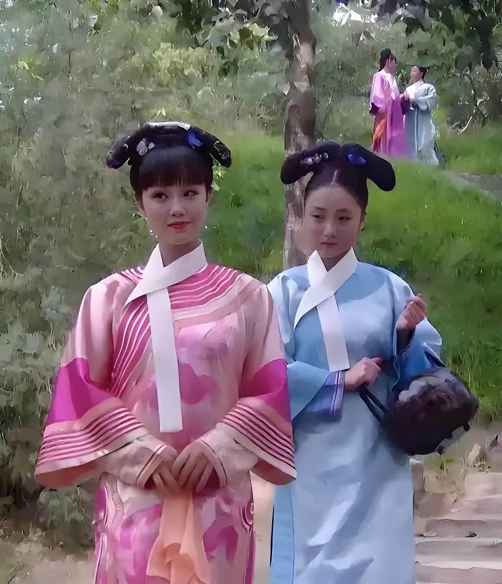 女主心机绿茶女，跟小叔子玩偷情，又抛弃小叔子靠男主上位，然后再假装深情，为了保自