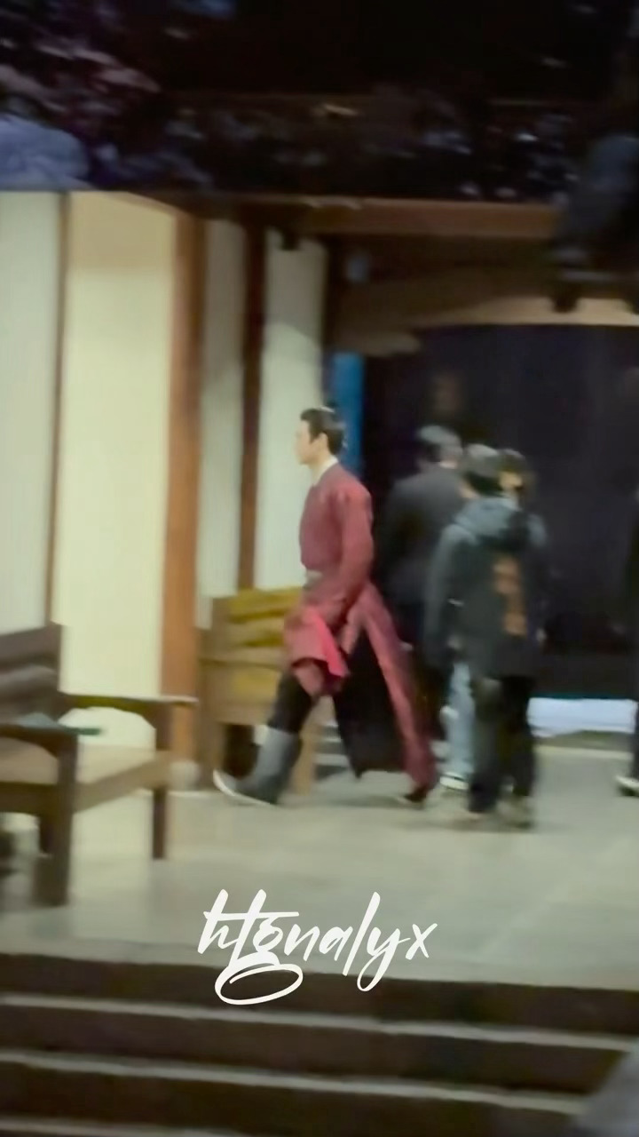 什么裙摆还要我siri公主亲自提 ​​​