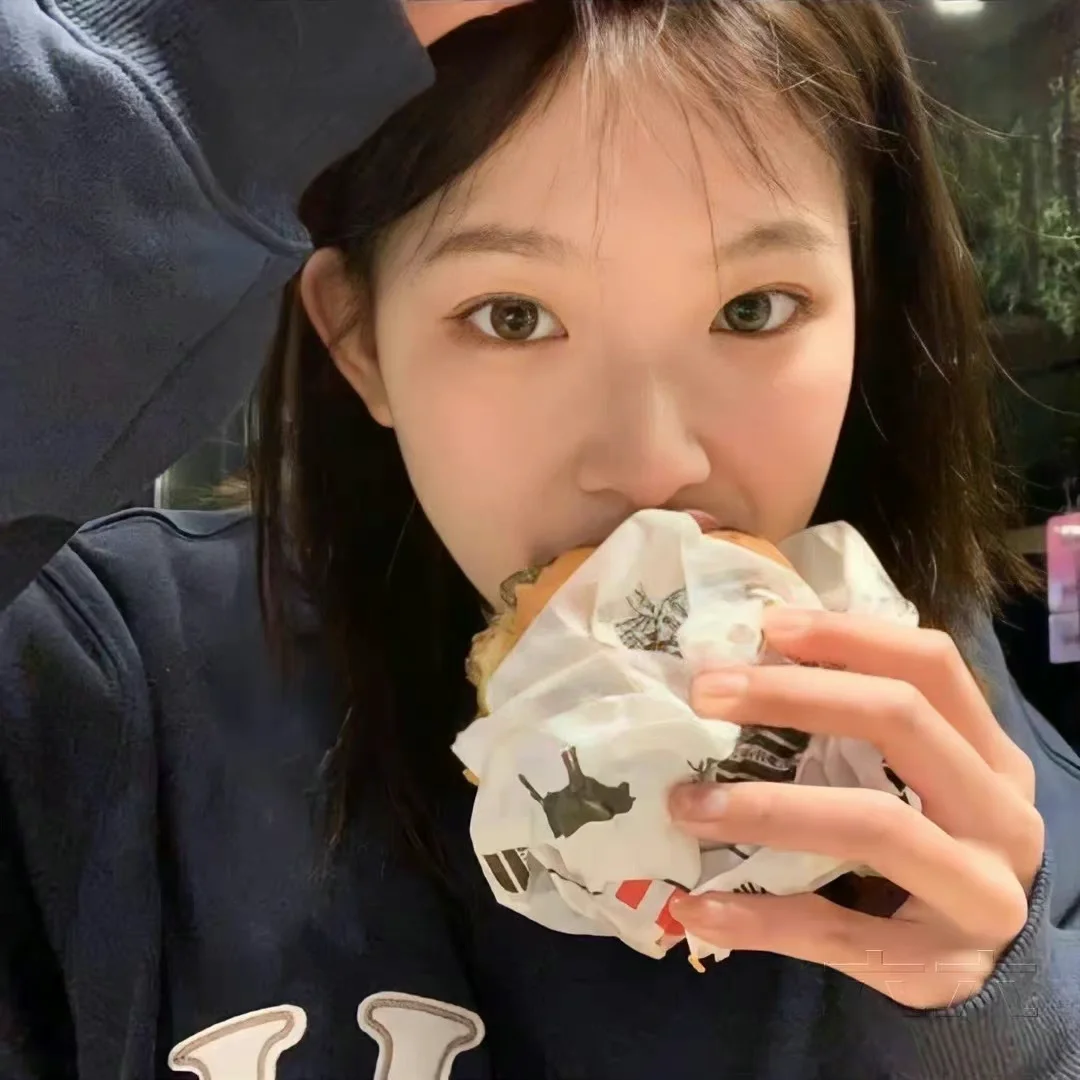 Share·🥣🤹🏻🏊🏻降温了·小众头像pyq背景图