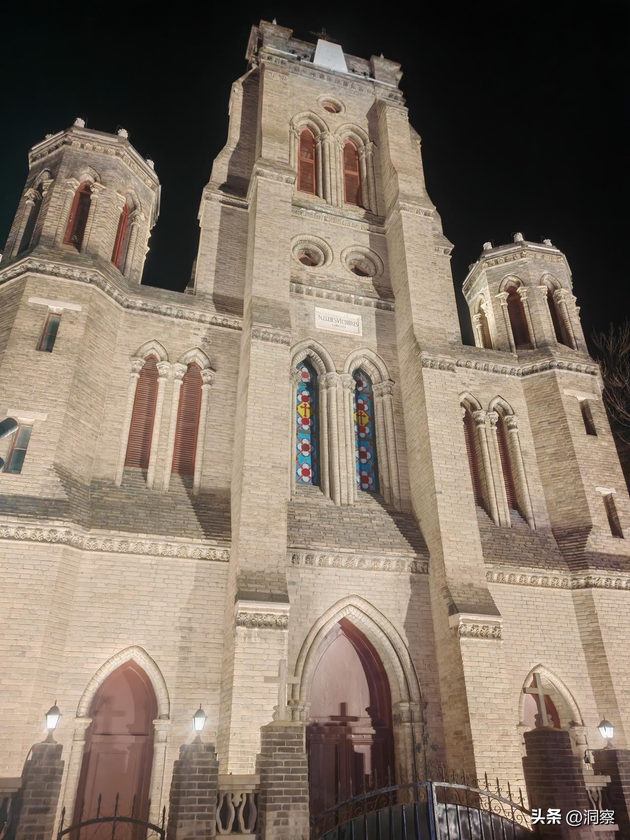 周末带4岁女儿打卡了安阳新开的亲子乐园，进门就被软包防护和随处可见的安全员打动。