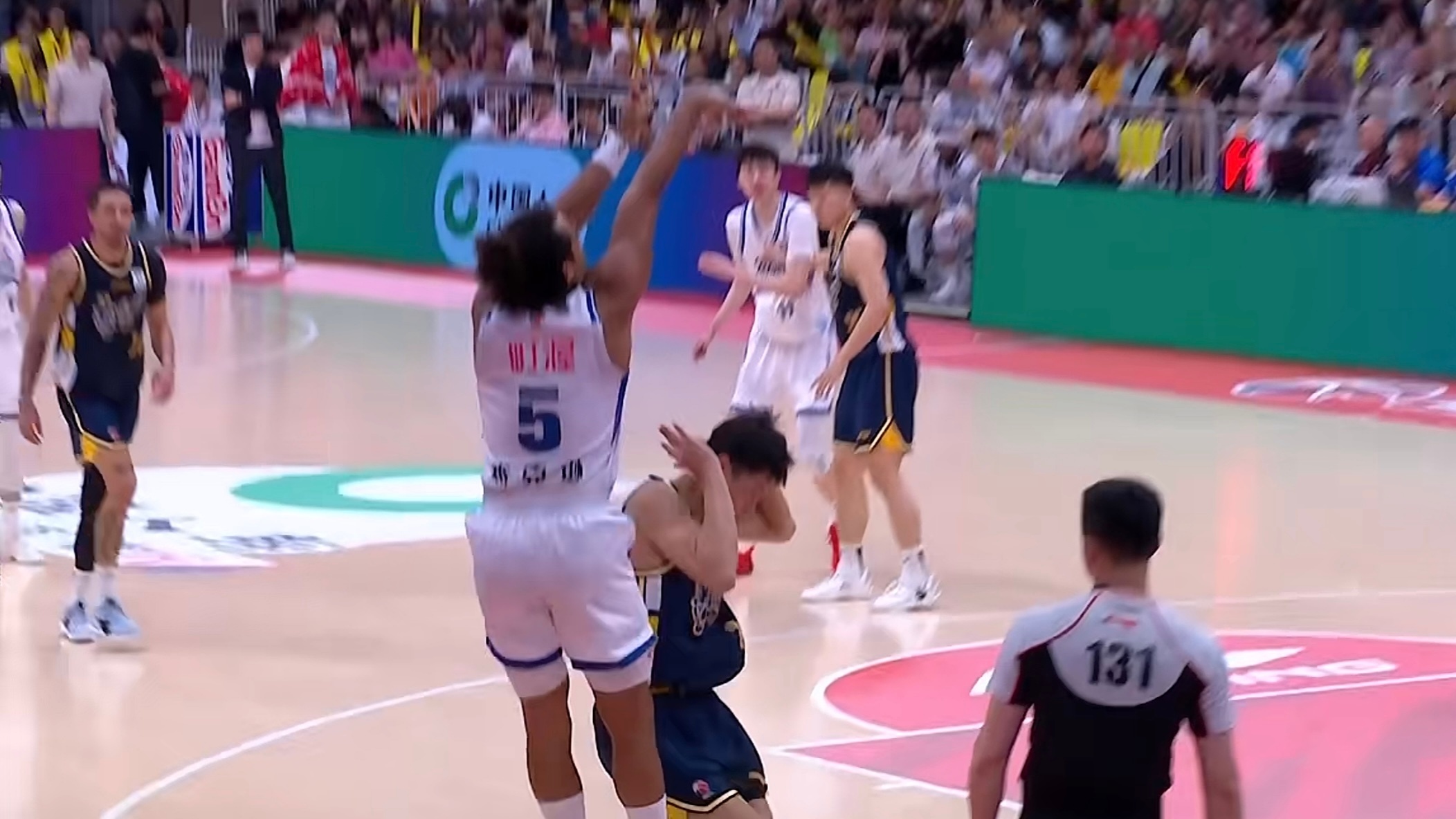杰克逊这球真牛逼……广东男篮vs宁波男篮