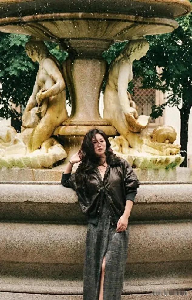 朱珠，这才是真时尚勇气！

朱珠又上热搜了，这次不是因为红毯造型，而是因为一组街