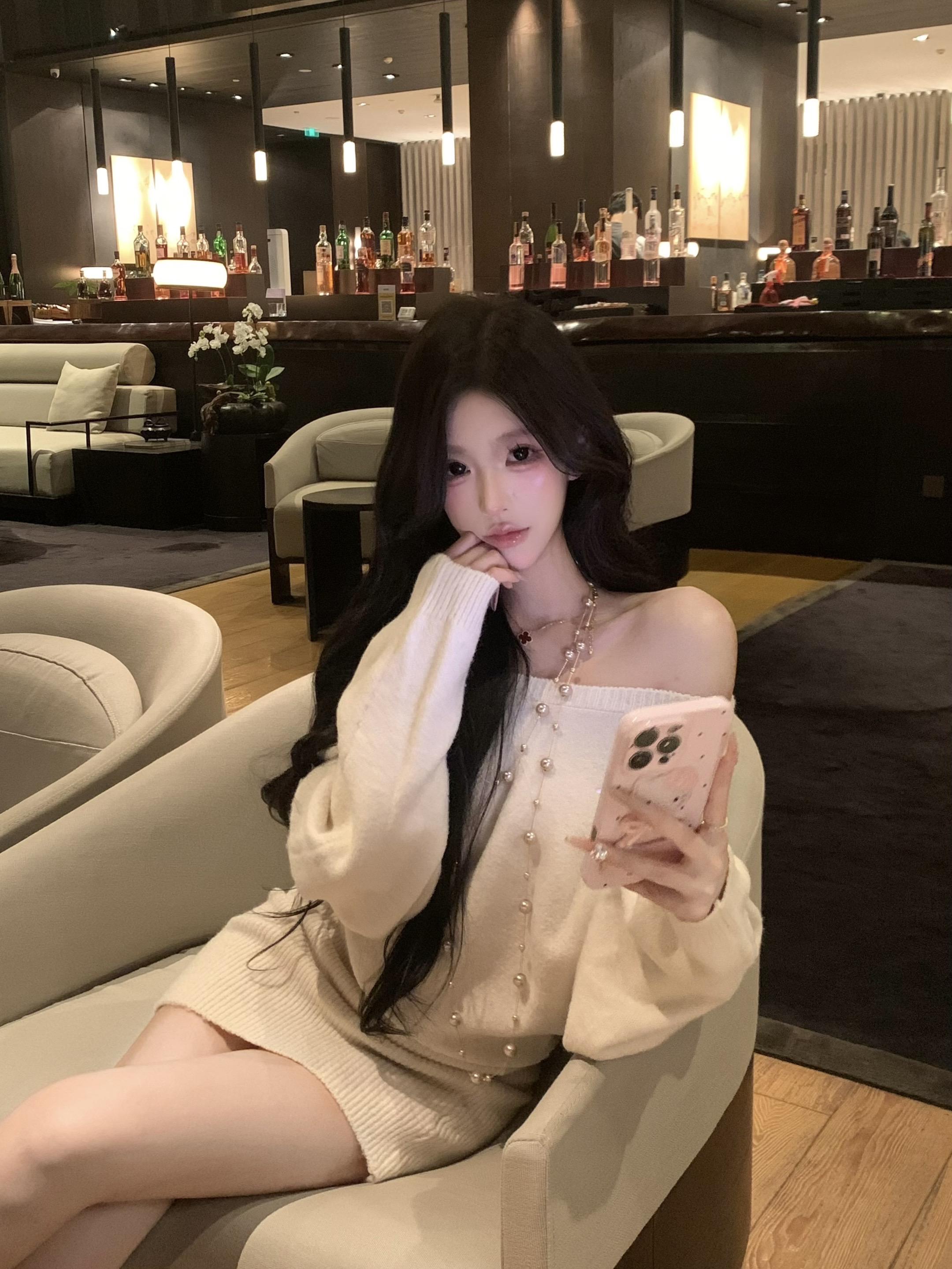 我们的关系可以像毛绒玩具一样简单吗 你戳一下我我就会对你说话 你抱住我我也抱住你