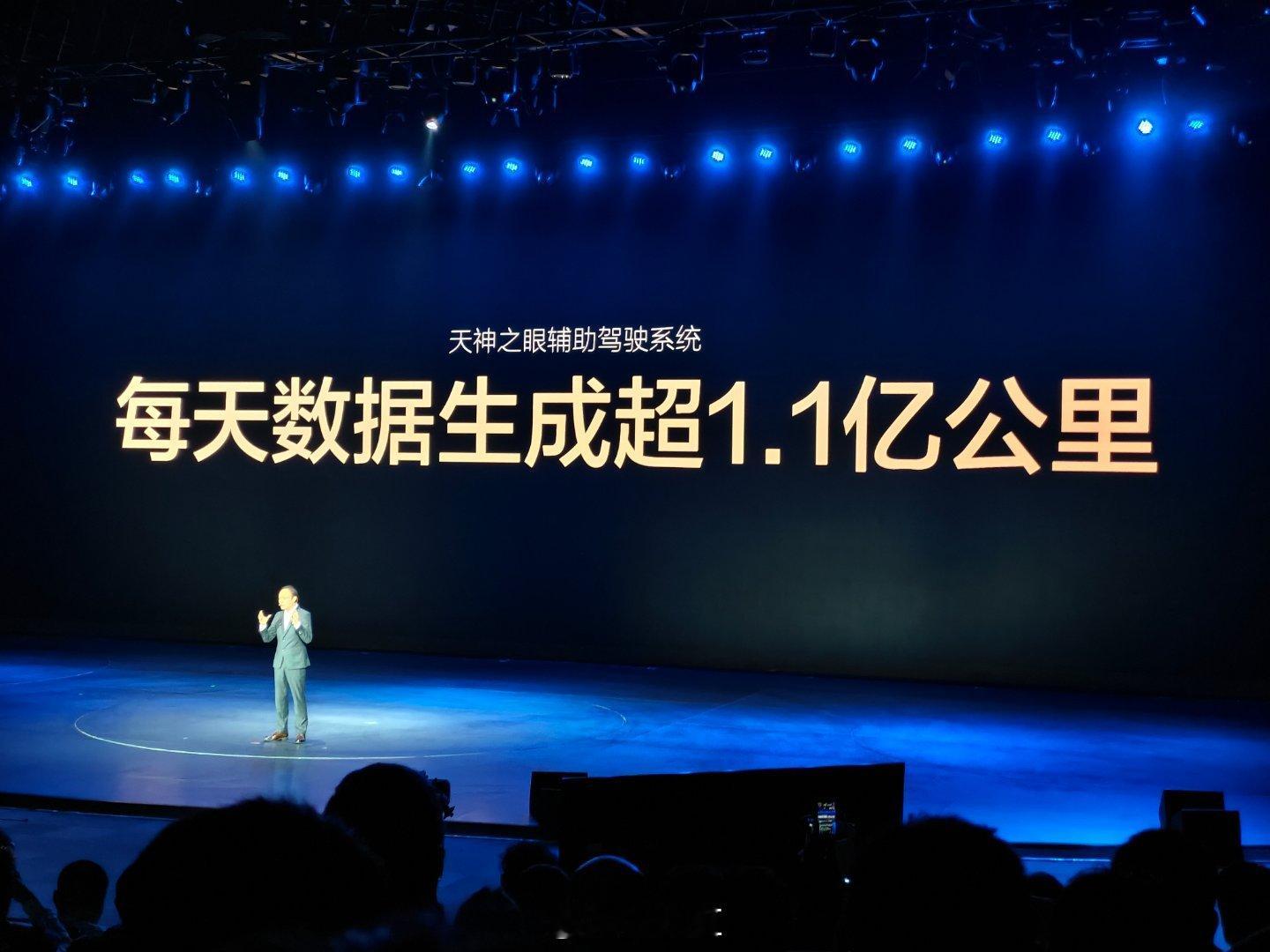 腾势N8L 美好出行家辅助驾驶能力行业一流天神之眼辅助驾驶系统每天数据生成超1.