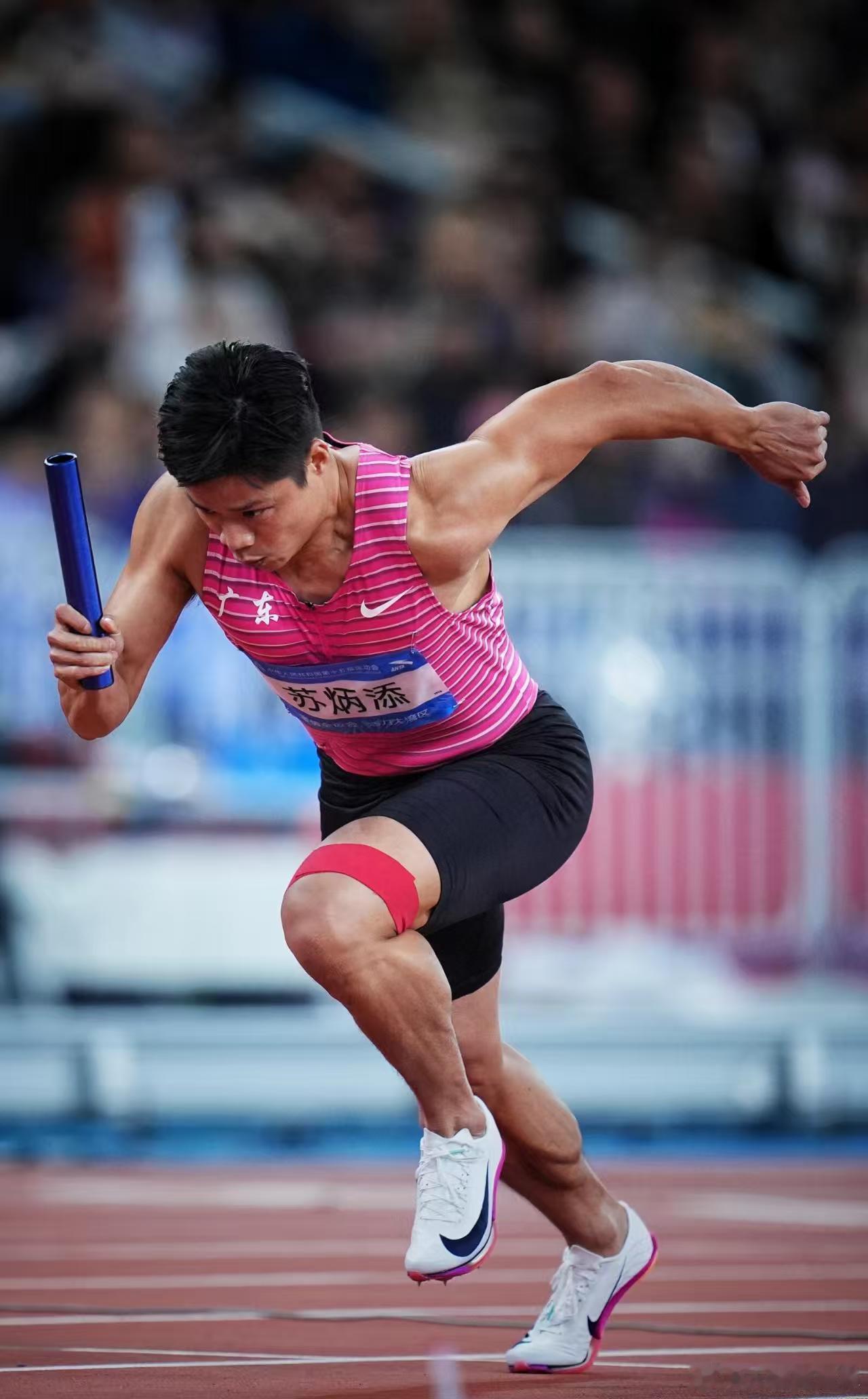 红色跑道上的最后一棒交接，不是终点线，而是新赛道的发令枪。全运会男子4×100米