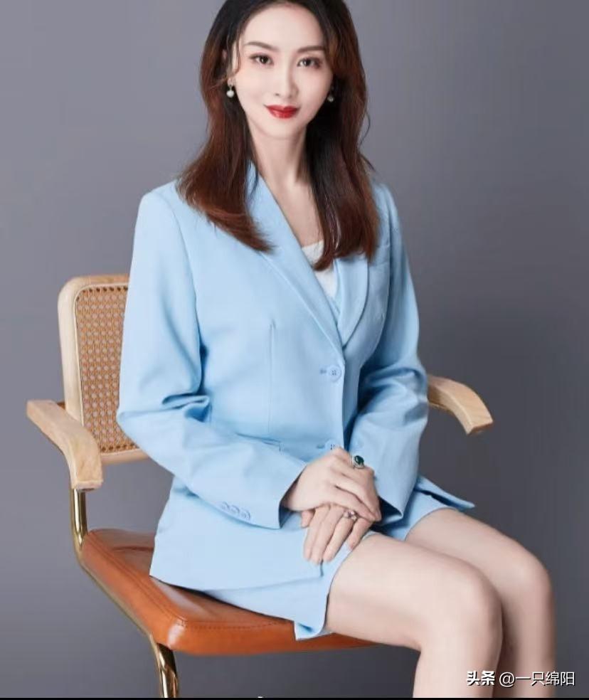 北理工把裴某解聘了，公众接着查的是她丈夫。
这就有意思了。

北理工解聘裴某，舆