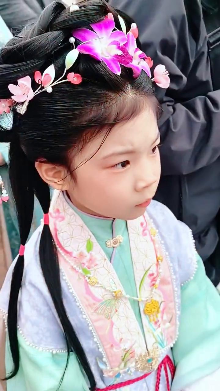 汉服花朝节上的周礼古韵，洛阳王城公园上演花朝节好戏。
花开时节动京城，在场中国式