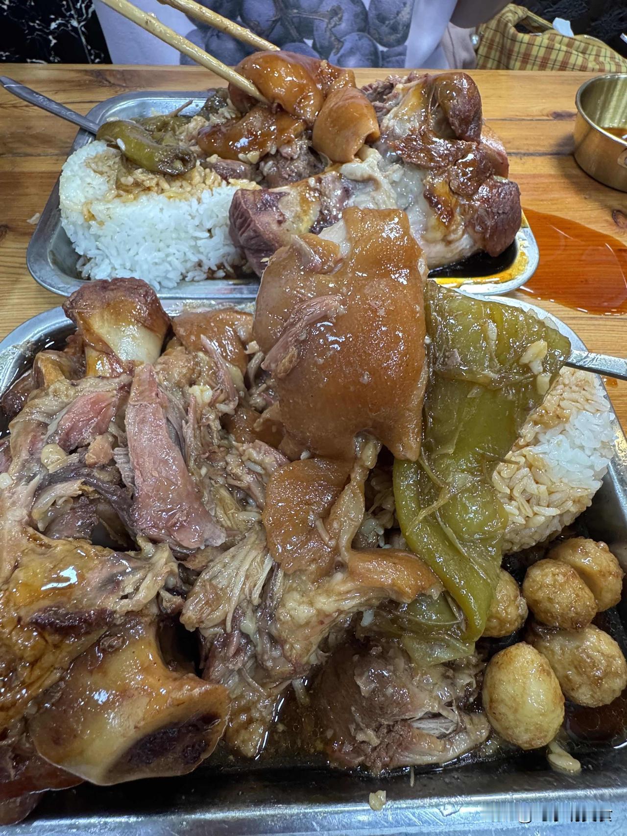 不想这么吃了，血压飚到200了
为啥一在公司食堂吃饭就容易胖啊，都怪公司的食堂，