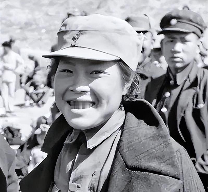 ·1937年，地主王学文发现一妙龄女兵，昏倒在自家门口，他看四下无人，便一下把她