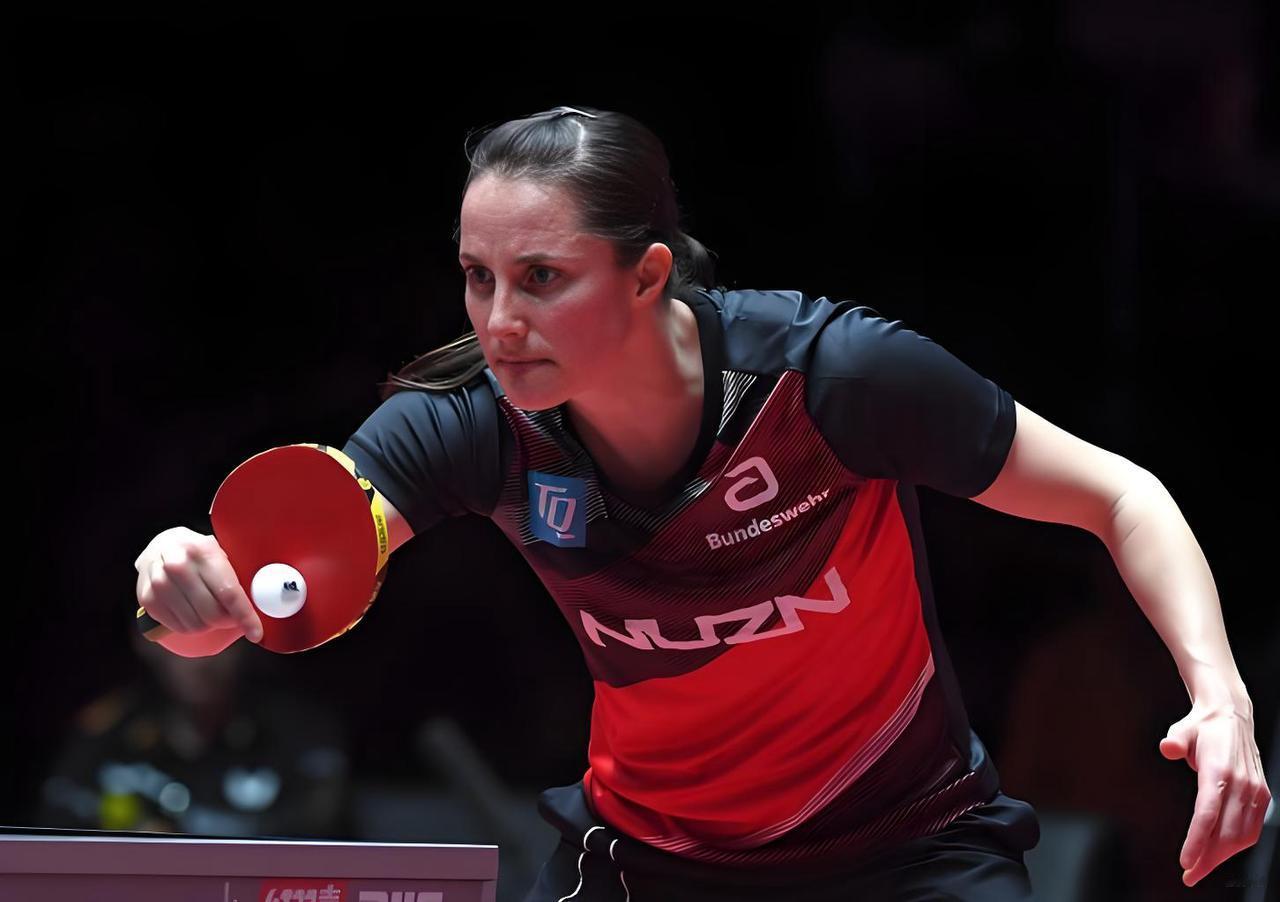 WTT蒙彼利埃站，德国老将莎宾·温特的防弧圈胶皮火了，她会成为国乒未来的强大对手