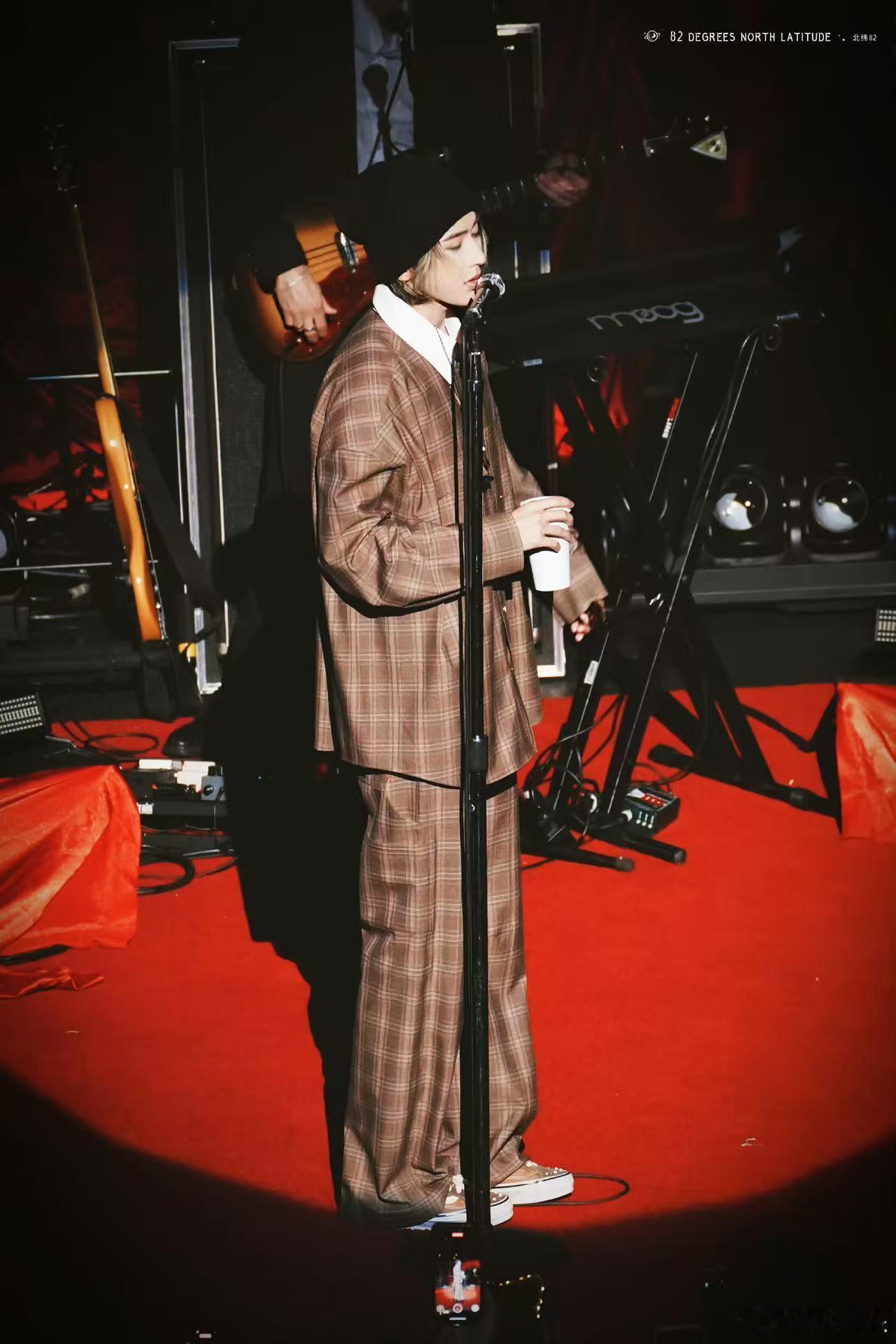 蔡徐坤纽约演唱会合作GQ拍摄独家幕后 GQ的镜头真的太会拍，把蔡徐坤在演唱会后台