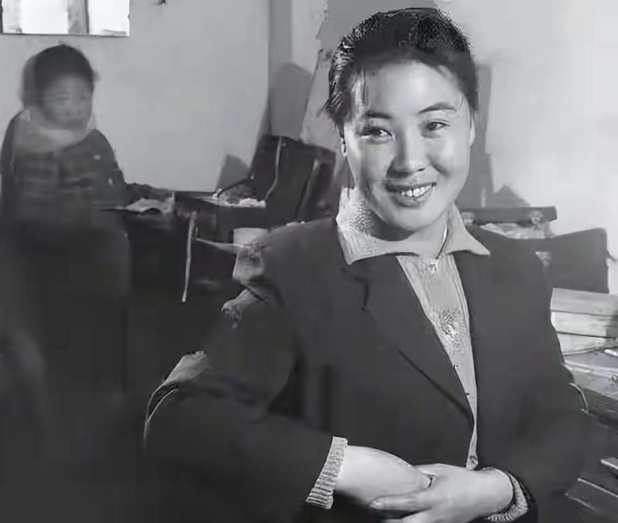 永远的艺术家，人民的公仆。郭兰英老师出生山西平遥，一个善良淳朴的农村姑娘。她朔造