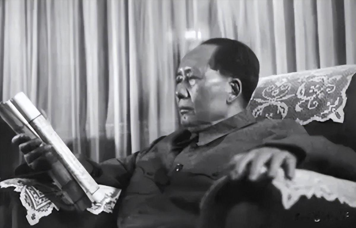 1966年毛主席亲自主持中央会议时，特意叮嘱王任重一定要对作家姚雪垠进行必要的保
