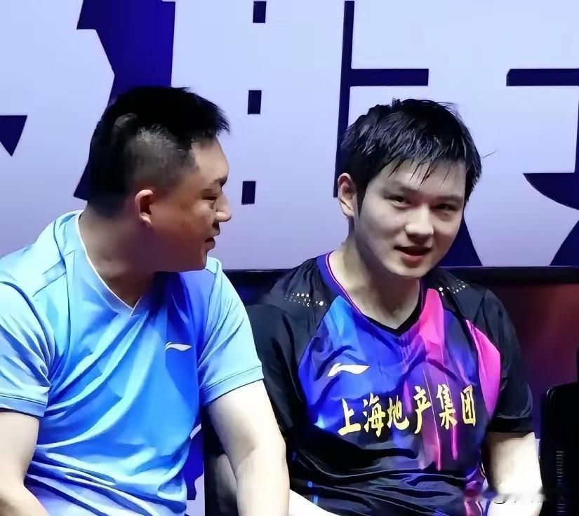 国乒两个最清闲的教练，孙颖莎的教练杨广第，樊振东的教练张洋！

莎莎打王晓彤的那