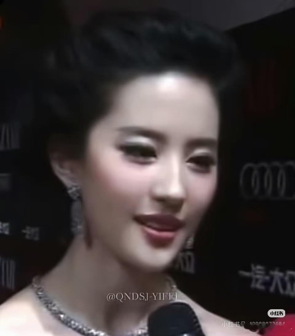 哪一个才是最接近我菲神颜的❓❗️为啥她小双不盖睫毛❓ 