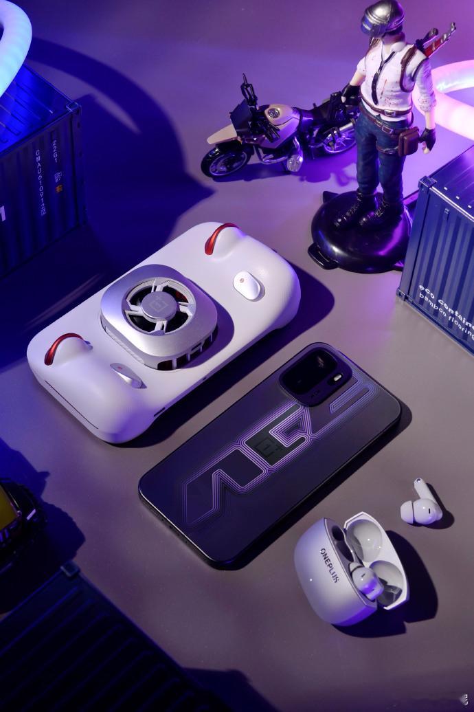 等了好久的 一加 Ace6 至尊版 终于要来啦！今晚七点正式发布，这满满的科技感