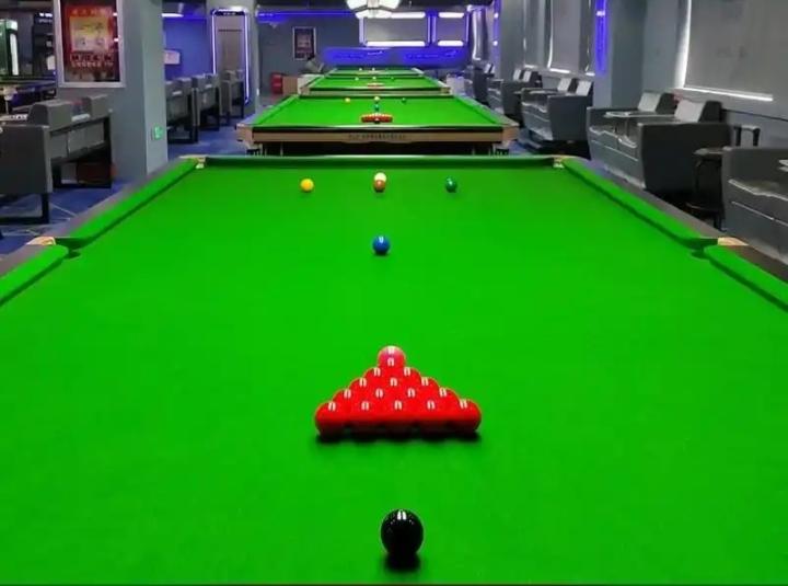 斯诺克比赛中，选手开球为啥不大力冲球，让红球撞进袋中？
     无论何种开球方