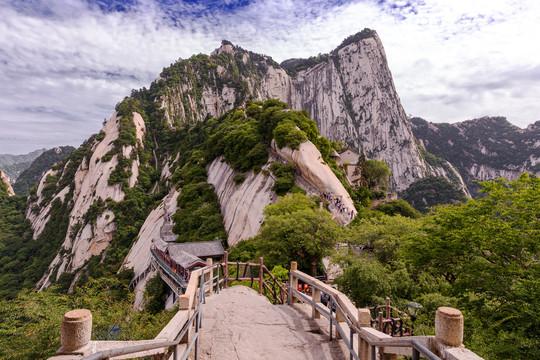 相宜介绍渭南的新视频里可能有两点内容，值得说道说道
刚才看了相宜最新的介绍渭南的