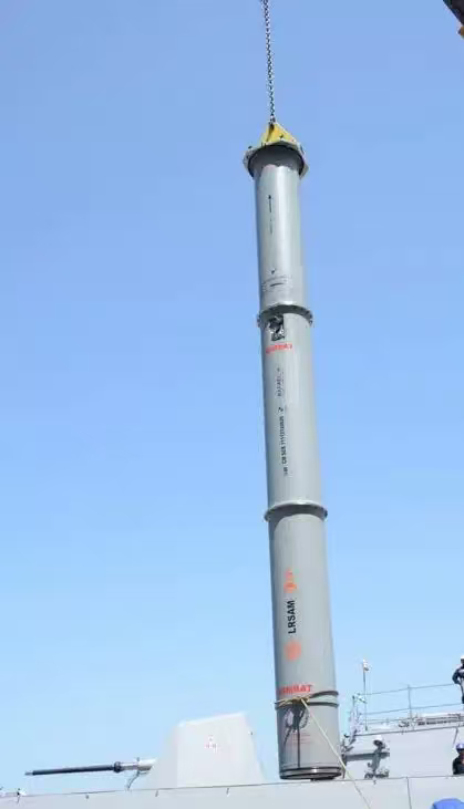 中外舰闻 印度🇮🇳海军进行LRSAM(巴拉克”Barack”)舰空导弹的再装