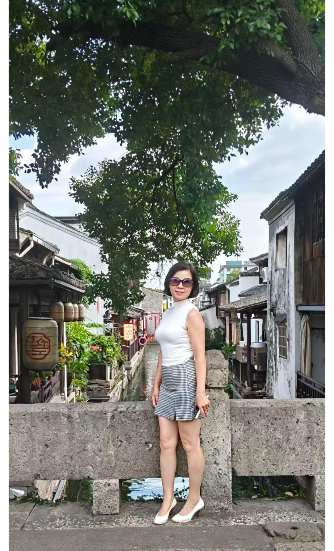 几天不见，洋泾湖女教练变胖了不少，早上也难得能看到她锻炼的身影。