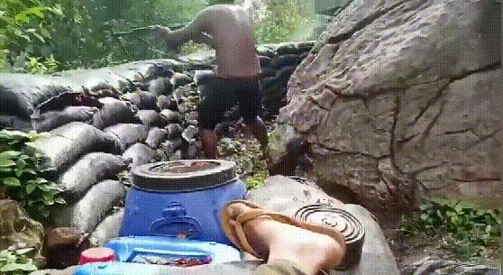 你相信，这样的柬埔寨士兵能打的赢泰国军队？
泰国和柬埔寨的交火，泰国方面出动了F