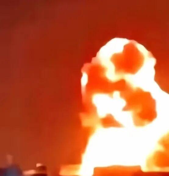 五枚导弹，拦下四枚，就那漏网的一枚，不偏不倚，正中天灵盖。炸的不是别的地方，是卡