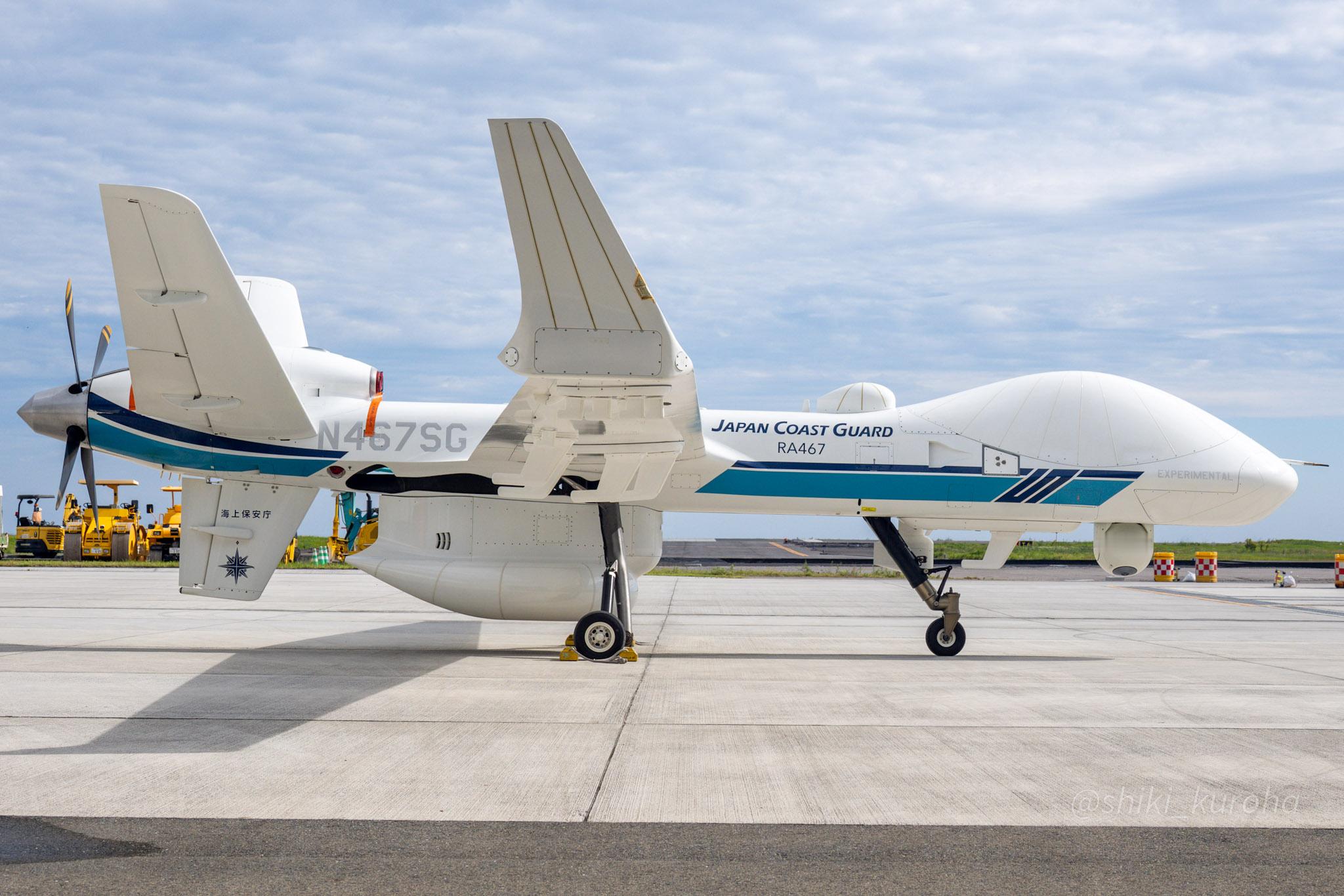 日本海上保安厅装备的“海上守卫者”（MQ-9B）无人机垂尾上“罗盘”标志的上方增