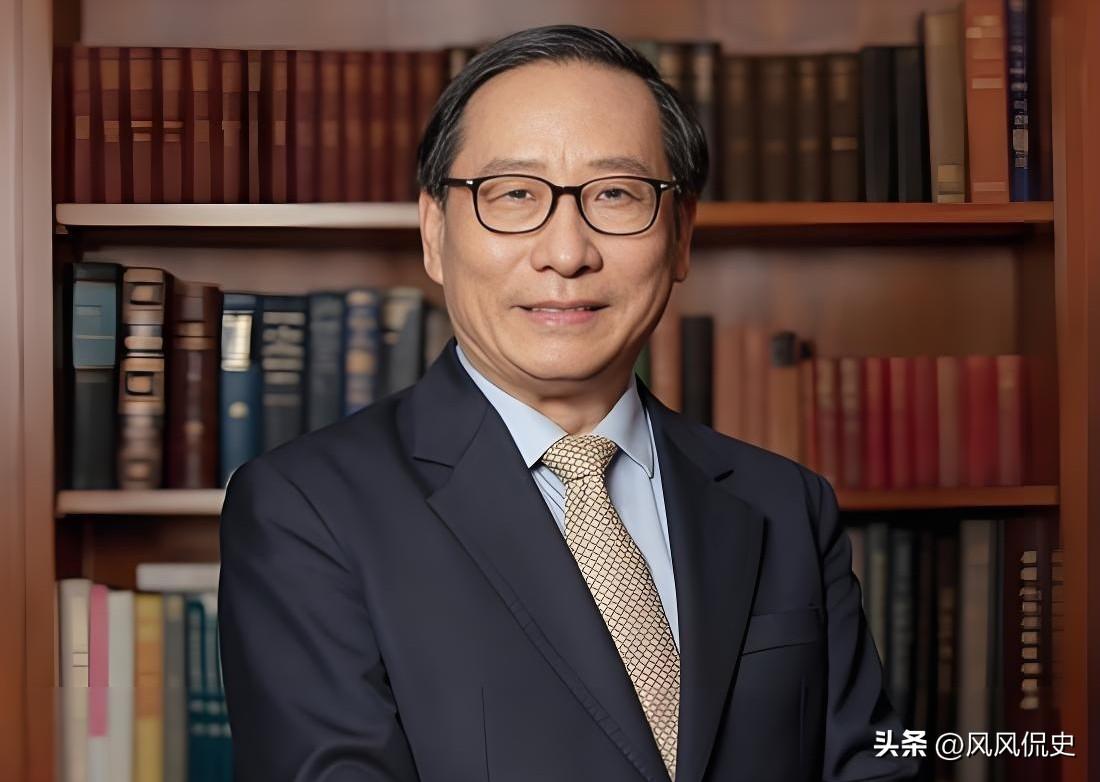 高志凯又出来向我国政府提建议了。
 
他说：身为我国的智库人员，有义务向政府建言