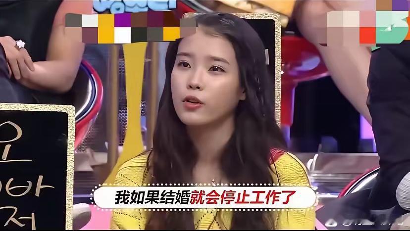 终于知道李钟硕和李知恩分手的原因了原来在这四年间，李钟硕向李知恩求婚了很多次，李